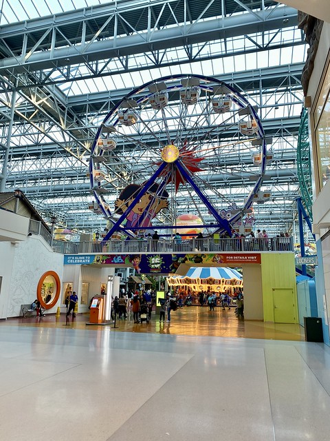 Indoor Mall Amusement Park: A Roofed Amusement Plaza